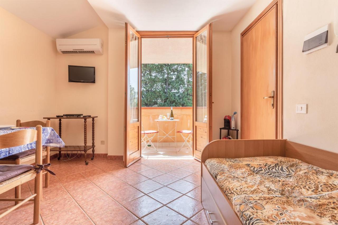 San Carlo - Private Beach Кампофеличе-ди-Роччелла Экстерьер фото