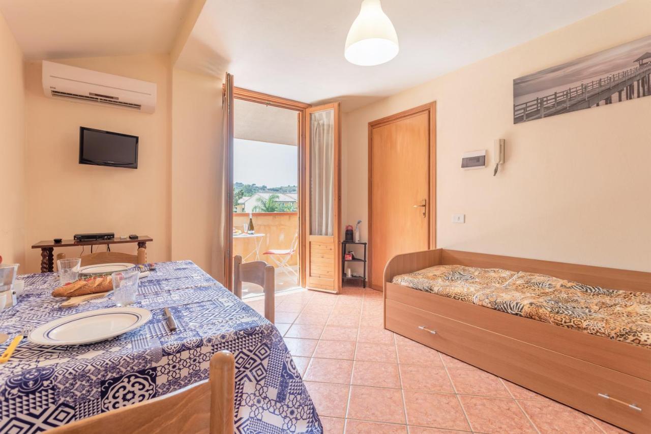 San Carlo - Private Beach Кампофеличе-ди-Роччелла Экстерьер фото