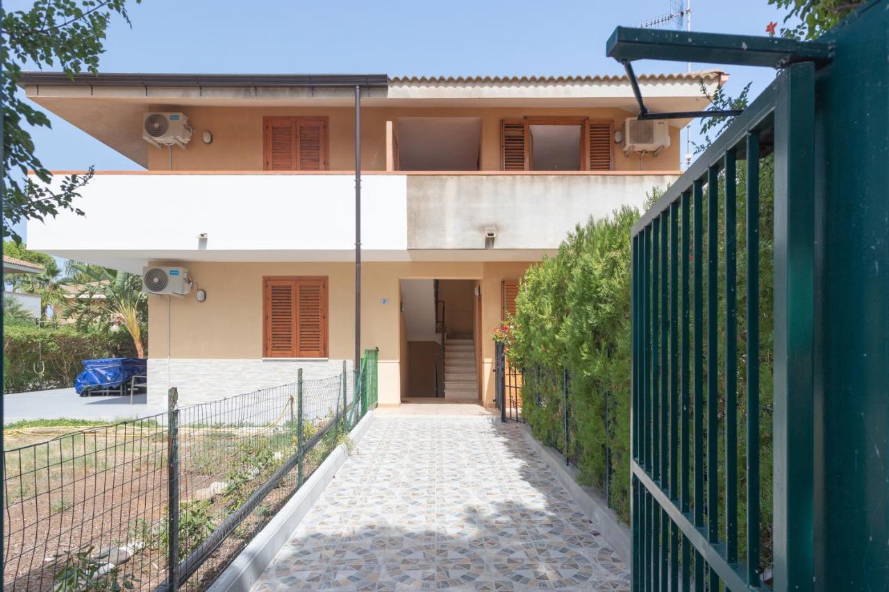 San Carlo - Private Beach Кампофеличе-ди-Роччелла Экстерьер фото