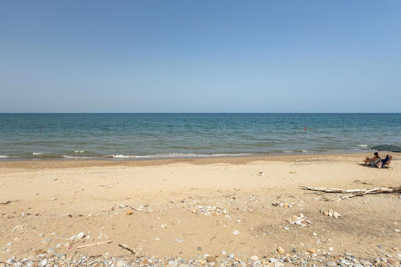 San Carlo - Private Beach Кампофеличе-ди-Роччелла Экстерьер фото