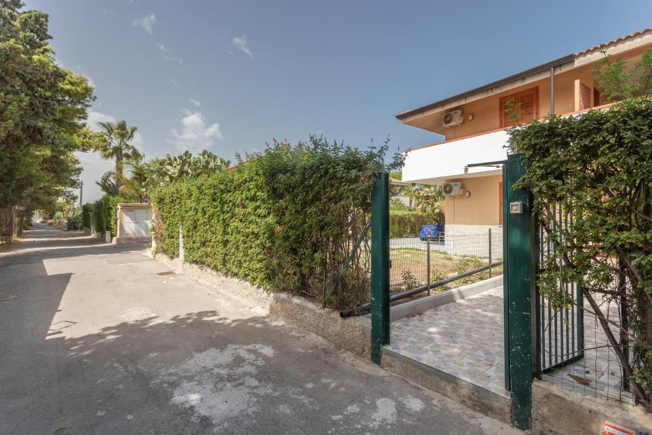 San Carlo - Private Beach Кампофеличе-ди-Роччелла Экстерьер фото